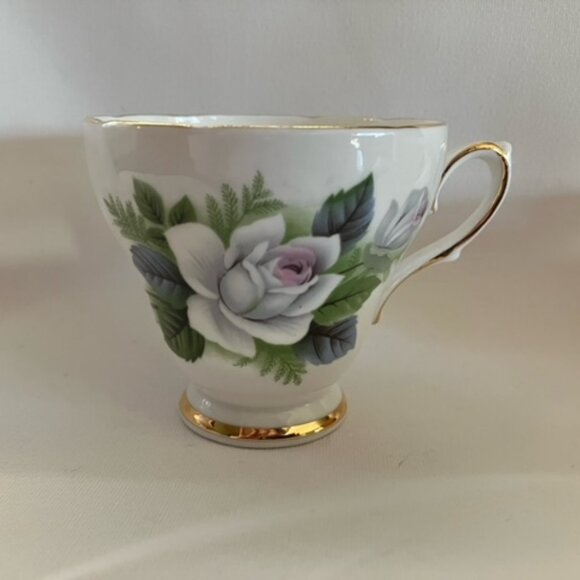 Royal Sutherland made in Staffordshire fine bone china tea cup without saucer - Picture 1 of 3